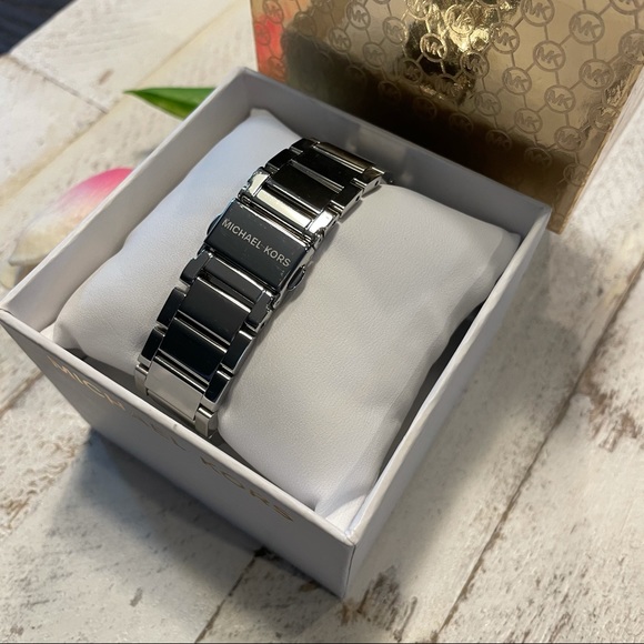 🛑SOLD🛑Michael Kors Ladies Watch - Picture 4 of 7
